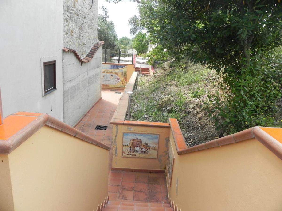 Agriturismo B&B Il Rifugio Di Nino Контурси Экстерьер фото